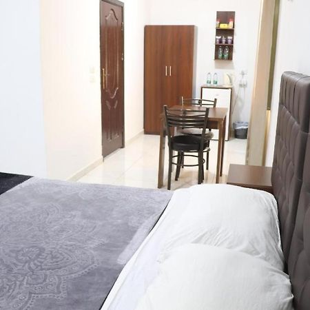 Salvador Dali Apartments Аман Екстериор снимка