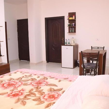 Salvador Dali Apartments Аман Екстериор снимка