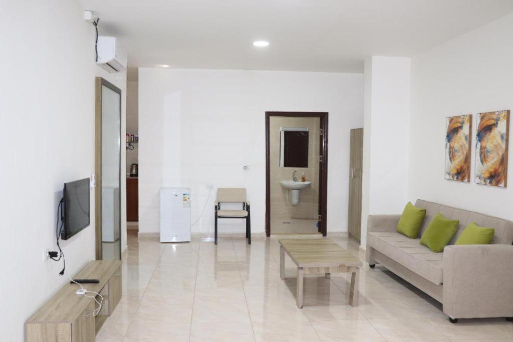 Salvador Dali Apartments Аман Екстериор снимка