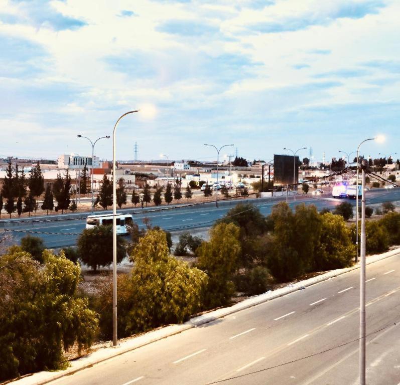 Salvador Dali Apartments Аман Екстериор снимка