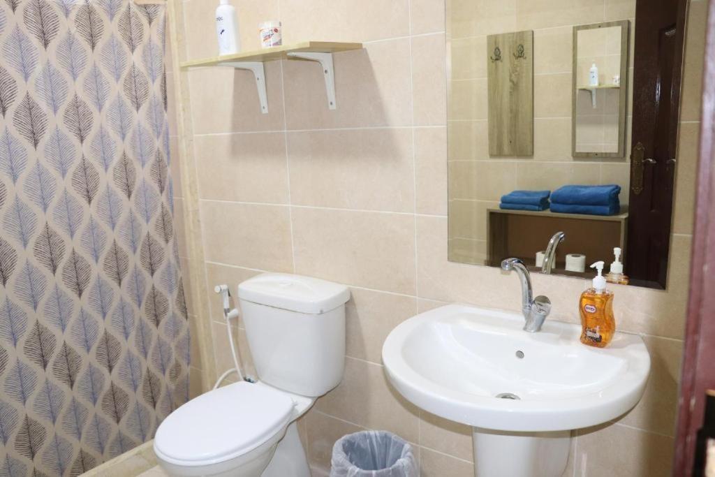 Salvador Dali Apartments Аман Екстериор снимка
