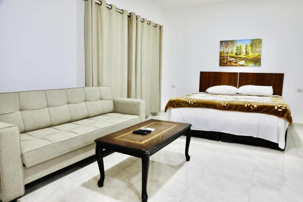Salvador Dali Apartments Аман Екстериор снимка