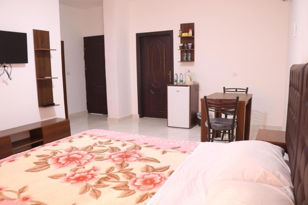 Salvador Dali Apartments Аман Екстериор снимка